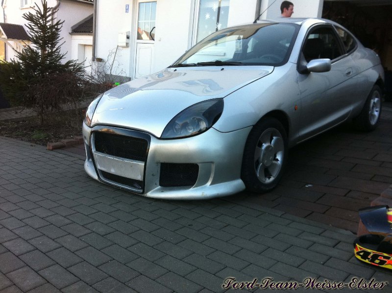 Christians silberner Ford Puma