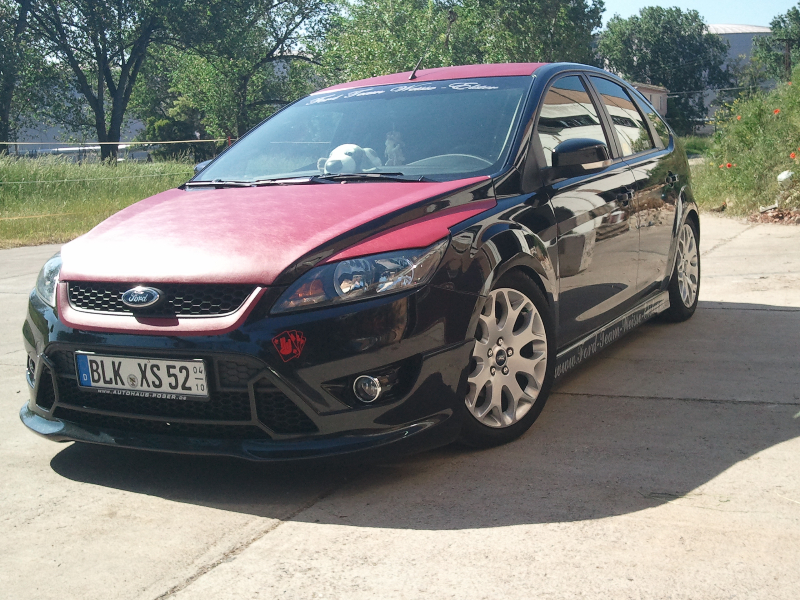 Manus schwarz roter Ford Focus MK2 Facelift