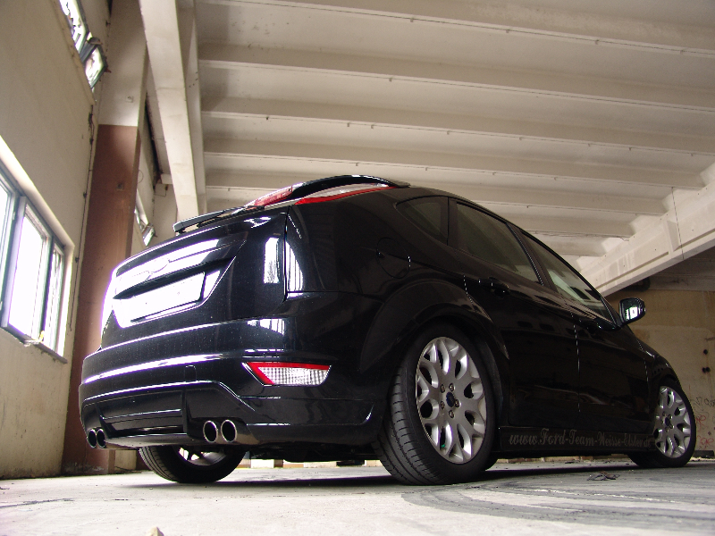 Manus schwarzer Ford Focus MK2 Facelift