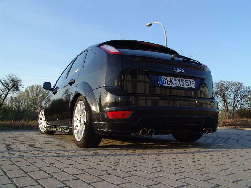 Manus schwarzer Ford Focus MK2 Facelift