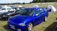 In diesem Video ist seht ihr Bilder aus verschiedenen Ford Tuningtreffen, also jedem Menge getunte Ford Escort unterschiedlicher Baureihen vom Ford Escort MK1 bist zu letzten seiner Serie dem Ford Escort MK7. Auch zu sehen der Ford Escort RS Cosworth – die Rennmaschine seiner Zeit. Viel Spass beim Zuschauen des Videos Euer Ford Team Weisse Elster. Related Images: